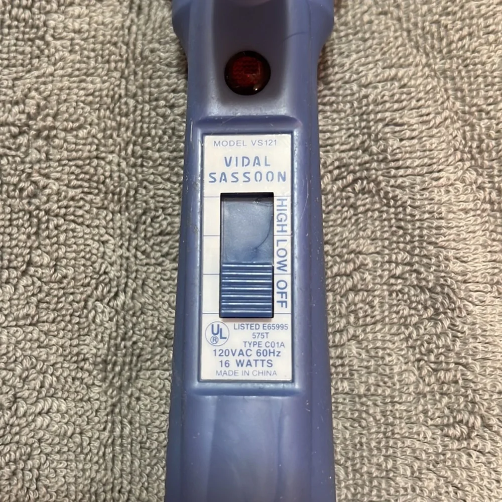 Vidal sassoon 1/2” curling iron blue handle